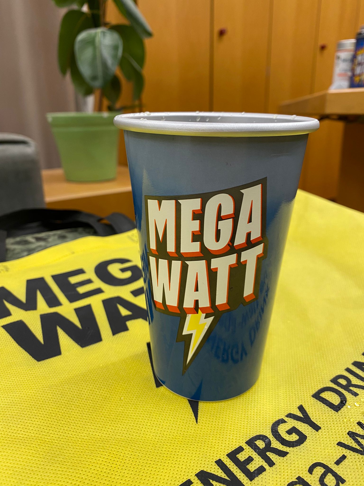 Megawatt color-changing cup alternate view